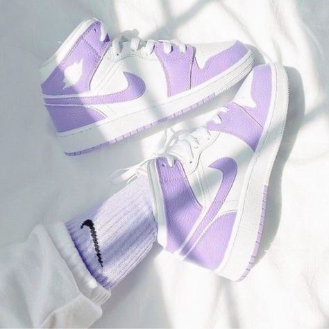 𝐓𝐀𝐆𝐒⌇#aesthetic #icon #pfp #pastelpurple #light #pastel #purple #background #theme Kasut Nike, Wallpaper Nike, Sneaker Trend, Sneaker Outfits, Dr Shoes, Nike Shoes Girls, Preppy Shoes, Jordan Shoes Girls, Custom Nike Shoes