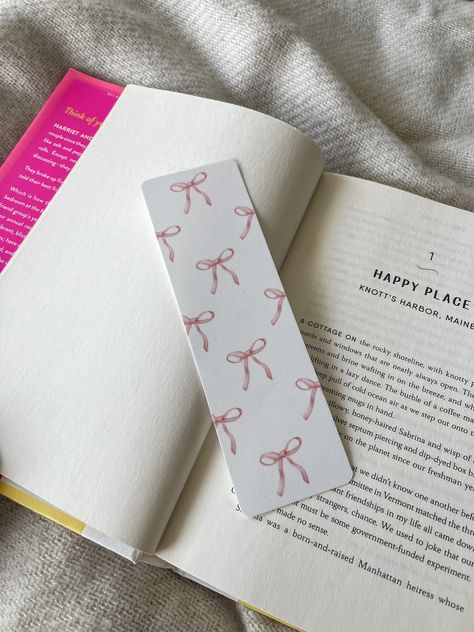 Cute Bookmarks Handmade Aesthetic, Book Marks Diy Homemade Aesthetic, Aesthetic Bookmarks With Quotes, Coquette Bookmark Diy, Bookmark Ideas Aesthetic Qoutes, Bible Decor, Shadow Painting, Creative Life Quotes, Cute Bookmarks