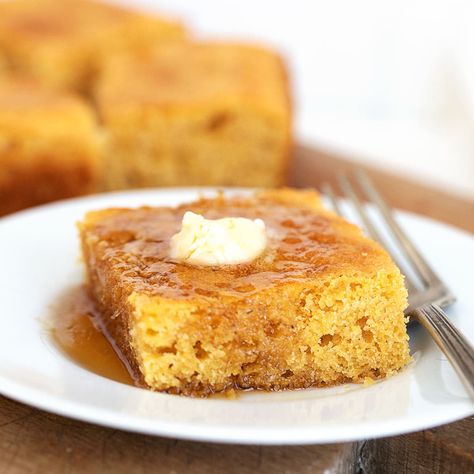 Johnny Cakes Recipe, Cornbread Recipe Sweet, Honey Cornbread, Johnny Cake, Southern Cornbread, Homemade Cornbread, Sweet Cornbread, Cornbread Mix, Homemade Pastries