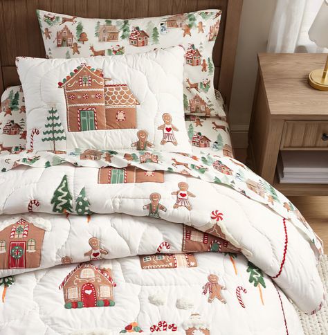 Christmas Bedding Twin, Pastel Christmas Bedding, Brown Christmas Bedding, Pottery Barn Quilt Bedding, Christmas Bedding For Kids, Elegant Christmas Bedroom, French Provincial Christmas Decor, Pottery Barn Gingerbread, Christmas Gingerbread Kitchen Decor