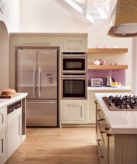 Kitchen Appliances Layout, Built In Oven, Kitchen Built In, Shaker Kitchens, Kitchen Diner Extension, London Kitchen, New Kitchen Ideas, Dream Kitchens Design, Kitchen Cabinet Styles