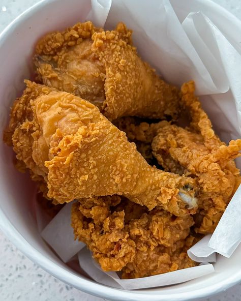 Filipino Fried Chicken  Jollibee: 2800 E Germann Rd, Chandler, AZ 85286 ⁠  #azfoodguy #arizona Aesthetic Fried Chicken, Unhealthy Food Snacks, Jollibee Fried Chicken, Fried Chicken Aesthetic, Filipino Fried Chicken, Churchs Chicken, Jollibee Food, Jollibee Chicken, Fried Chicken Rice