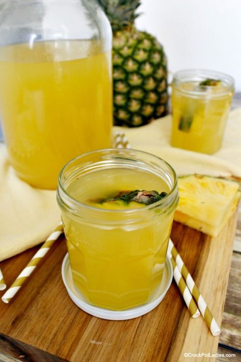 Pineapple Moonshine, Strong Alcoholic Drinks, Weight Watchers Vegetarian, Moonshine Cocktails, Moonshine Recipes, Games Diy, Masks Diy, Halloween Recipe, Crafts Halloween