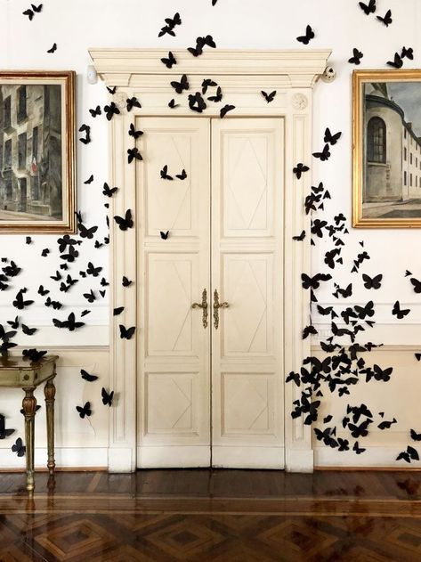 Modern Halloween Decor, Apartment Halloween, Butterfly Halloween, Chic Halloween Decor, Halloween Chic, Table Halloween, Halloween Decor Diy, Easy Halloween Decorations, Diy Halloween Decor