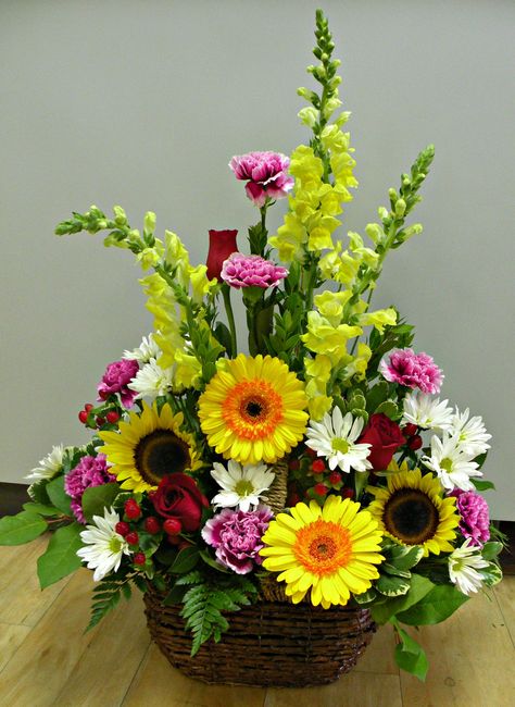 Flower Basket Arrangement, Gerbera Plant, Flowers Arrangements Ideas, Basket Arrangement, Basket Flower Arrangements, Altar Flowers, Mixed Flowers, Church Flower Arrangements, Creative Flower Arrangements