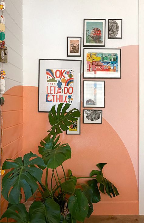 Colorful Gallery Wall with a Warm, Sunset Mural | Banyan Bridges Diy Paint Mural Wall, Colorful Murals Wall, Modern Color Block Wall, Painted Arch Gallery Wall, Paint Gallery Wall, Mural Living Room Wall, Creative Mural Art, Interior Murals Diy, Florida Boho Home