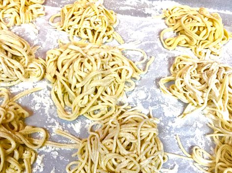 Perfect Homemade Pasta or Spaghetti for Kitchenaid Mixers Homemade Pasta Recipes, Pasta Rack, Homemade Pasta Recipe, Mixer Recipes, Homemade Ravioli, Pasta Roller, Kitchenaid Mixer, Pasta Dough, Fresh Pasta