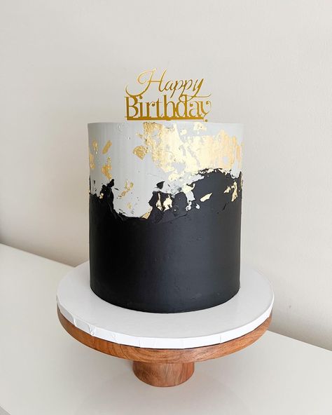 Mad Sweet Cakes on Instagram: “✨Happy…” Male 50th Birthday Cake Ideas, Black And Silver Cake For Men, Black And Silver Cake, Male Birthday Cake, Black And Gold Birthday Cake, Male Cakes, 40th Birthday Cakes For Men, Bolo Black, Birthday Party Sweets