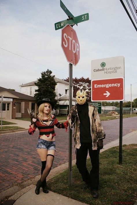 Scary Couples Halloween Costumes, Creative Halloween Costume Ideas, Costumes Scary, Freddy Vs Jason, Cute Couples Costumes, Costumes For Couples, Halloween Parejas, Best Couples Costumes, Halloween Costume Ideas For Couples