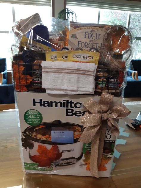 Crockpot Christmas Gift Ideas, Crock Pot Gift Basket, Big Raffle Basket Ideas, Alcohol Auction Basket Ideas, Crockpot Baskets Gift Ideas, Christmas Silent Auction Basket Ideas, Office Raffle Basket Ideas, Silent Auction Gift Ideas, Raffle Basket Ideas Fundraising Silent Auction Diy Gifts