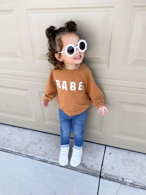 Toddler fall style toddler girl style pullover sweater Toddler Girl Spring Outfits, Toddler Streetwear, Lacy Outfits, Toddler Girl Clothes Winter, Trendy Toddler Girl Clothes, Toddler Girl Outfits Spring, Toddler Fall Outfits Girl, Toddler Board, Girls Fall Fashion