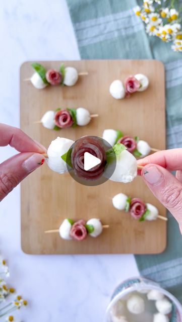 Alaura Berry on Instagram: "The Spring (salami) Flowers are blooming 🌺  So let’s make a salami flower skewer! Here’s what you need: • 4” skewers  • salami  • mozzarella • basil   These are perfect for anniversaries, birthdays, bridal showers, baby showers…you name it!  Serve with balsamic glaze on the side for dipping!" Salami Flowers Diy, Salami Mozzarella Skewers, Salami Skewers Appetizers, Flower Salami Diy, Salami Flowers Video, Mini Fruit Skewers, Flower Salami, Food For Bridal Shower Ideas, Salami Flowers