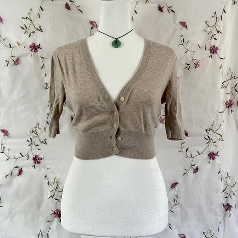 Cropped cardigan best fits a s/m - Depop Christmas Pinterest Board, Mini Cardigan, Cutesy Clothes, Dr Wardrobe, Short Cardigan, Cropped Cardigan, Dream Clothes, Pinterest Board, Aesthetic Clothes