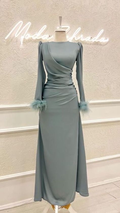 Hijabi Bridesmaid Dresses, Braidsmaid Dresses, Elegant Silk Dresses, Prom Inspo, Soiree Dress, Fasion Outfits, Women Dresses Classy, Fancy Dresses Long, Modest Dresses Casual