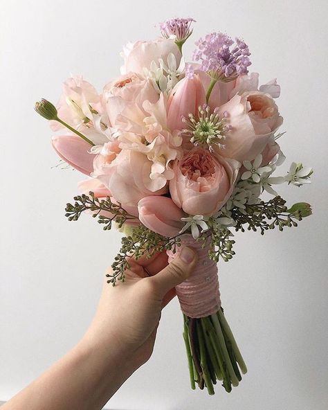 Prom Flowers Bouquet, Prettiest Flowers, Small Bridal Bouquets, Small Wedding Bouquets, Juliet Rose, Prom Bouquet, Simple Wedding Bouquets, Tulip Wedding, Wedding Bouquets Pink