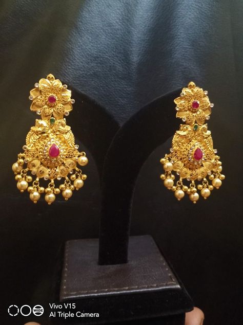 Ear Rings For Mom Indian, Ear Rings Buttalu Latest, Gold Ear Rings Latest Models, Kammalu Buttalu Gold Latest, Kammalu Designs Gold Latest, Kammalu Gold Designs, Ear Rings Gold Designs, Laxmi Kammalu, Hanging Gold Earrings Design