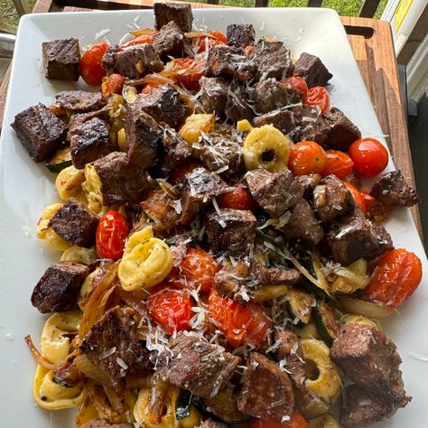 Parmesan Garlic Steak And Tortellini, Garlic Parm Steak Tortellini, Italian Blackstone Recipes, Steak And Tortellini, Steak Tortellini Blackstone, Garlic Parmesan Tortellini, Flattop Grill Recipes Healthy, Black Stone Tortellini Recipes, Steak Tortellini Recipes