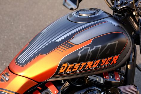 ▷ Harley-Davidson FXDR Destroyer by Lucke Motorcycles Harley Emblems, Harley Davidson Custom Paint, V Rod, Street Bob, Custom Harleys, Paint Schemes, Paint Ideas, Paint Job, Custom Paint