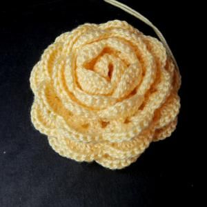 10 Crochet Patterns for Roses: Yellow Rose Free Crochet Pattern  |  This crochet pattern inevitably makes me think of The Yellow Rose of Texas Song. It's a free crochet pattern from KatiCrafts that is worked in a long spiral row and then stitched together to create the three-dimensional shape of the flower.  |  Crochet .About .com Crochet Rose Pattern, Crocheted Flower, Crochet Flowers Free Pattern, Knitted Flowers, Double Crochet Stitch, Crochet Rose, Crochet Flower Patterns, Crochet Applique, Crochet Squares