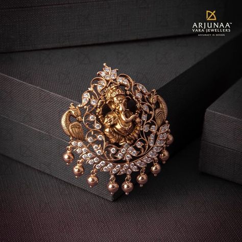 #indian #indianjewellery #diamond #diamondpendant #pearls #ganesha #ganesh #traditional #indiangod #beautiful Old Gold Jewelry Indian, Old Gold Jewelry, Vaddanam Designs, Men Pendant, Inexpensive Jewelry, Antique Necklaces Design, Diamond Pendants Designs, Gold Earrings Models, Antique Gold Jewelry Indian