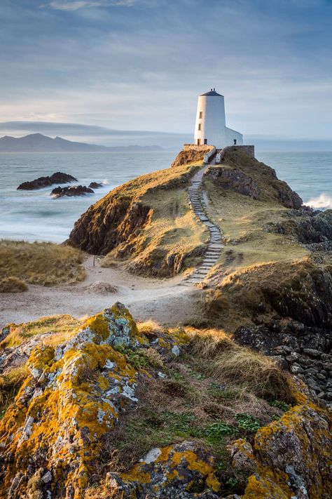 Landscape Ideas Front Yard Curb Appeal, British Beaches, Dylan Thomas, Landscape Photography Tips, Landscape Edging, Landscape Paintings Acrylic, Landscape Photography Nature, Bangor, Light House