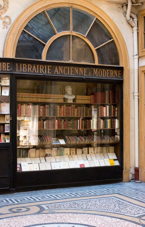 Old Bookshop, Everyday Parisian, Parisian Picnic, What To Do In Paris, Paris Aesthetic, Living In Paris, When It Rains, Paris Travel, Months In A Year