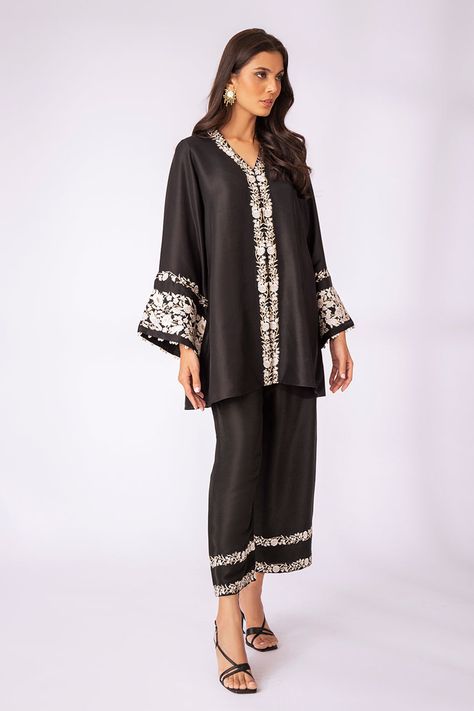 Farhyna – Sania Maskatiya International Silk Cord Set Outfit, Fitted Sets With Embroidered Border For Designer Wear, Silk Coord Sets For Women, Co Ord Set Designs, Embroidered Coord Set, Black Sets With Dori Work For Eid, Silk Kurta Designs Women Classy, Traditional Black Pant Set For Eid, Co Ord Sets Two Pieces