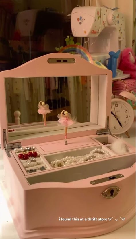 Pretty Mess, Dream Gift, Pretty Room, Room Ideas Bedroom, Pink Princess, Room Aesthetic, Just Girl Things, Music Box, Pink Christmas