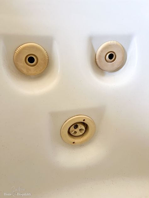 My honest first-hand experience trying to whiten yellow plastic tub jet parts using hair developer, plus easy steps for cleaning the internal plumbing of a jetted tub! Bleach Alternative Cleaning, Clean Jetted Tub, Bleach Alternative, Jacuzzi Bathtub, Sally Beauty Supply, Jetted Bath Tubs, Clean Bathtub, Laundry Tubs, Tub Cleaner