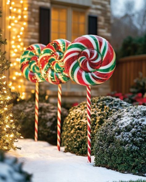 Hristmas Decorations, Christmas Yard Decor, Homemade Lollipops, Candy Cane Lollipops, Giant Candy Cane, Giant Lollipops, Christmas Lollipops, Old Glass Bottles, Giant Candy