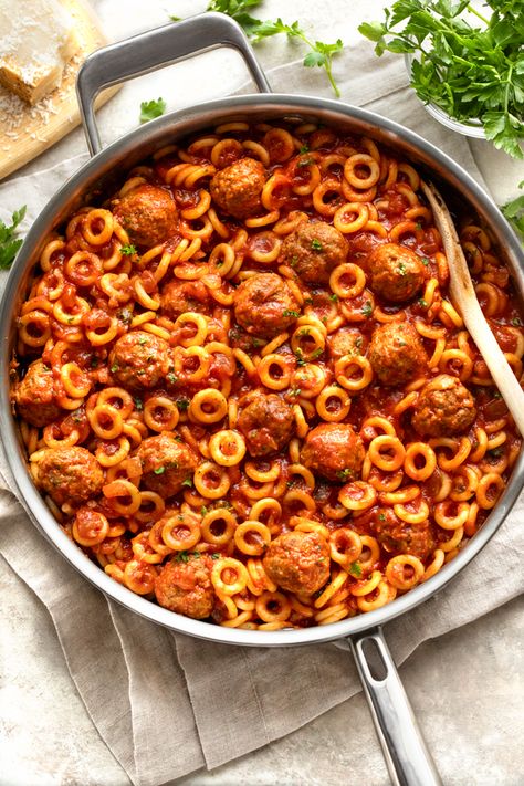 These homemade spaghettios with mini meatballs are brimming with loads of savory flavor, made with healthy, organic ingredients! | thecozyapron.com #homemadespaghettios #homemadespaghettioswithmeatballs #homemadespaghettioshealthy #homemadespaghettiosandmeatballs Mini Meatballs Recipe, Homemade Spaghettios, Meatball Dinner, Mini Meatballs, Homemade Spaghetti, Meatball Ingredients, Beef Meatballs, Tasty Pasta, Spaghetti And Meatballs