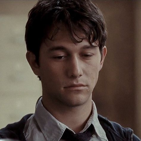 Tom From 500 Days Of Summer, Tom Hansen 500 Days Of Summer, Joseph Gordon Levitt 500 Days Of Summer, 500 Days Of Summer Pfp, Tom 500 Days Of Summer, 500 Days Of Summer Tom, Tom Hansen, Hate Summer, Gordon Levitt