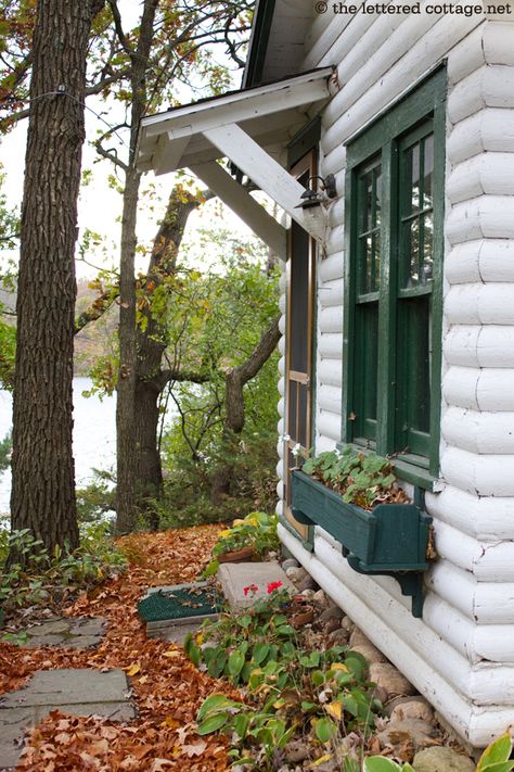 Camp cottage Camping In Wisconsin, White Log Cabin, Log Cabin Exterior, Wisconsin Camping, Lake Houses Exterior, Patio Grande, Cottage Lake, Lakeside Living, Lakeside Cottage