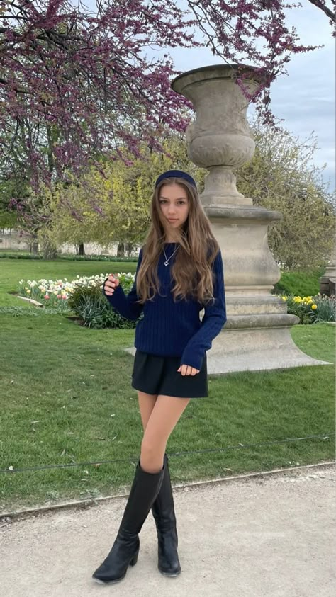 School Outfits Fancy, Cute Outfits For Paris Summer, Simple Old Money Outfit Women, Private School Dress Code Outfits, Rich Girl Casual Outfit, Fancy Ish Outfits, Play Outfits Theater, Classy 2000s Outfits, October Fall Outfits