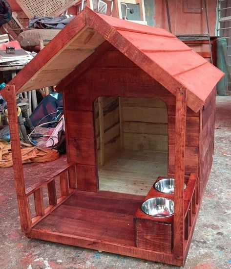 Wooden Dog House Outdoor, Diy Small Dog House, Dog House Pallets Diy, Diy Dog House Outdoor Cheap, Dog House Out Of Pallets, Diy Pallet Dog House, Dog House Diy Plans, Dog House Diy Outdoor, Diy Doghouse