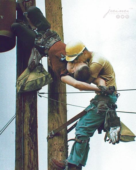 The Lifesaver Robert Cornelius, Power Lineman, Robert Mapplethorpe, Pulitzer Prize, Power Lines, Kiss Of Life, The Kiss, High Voltage, 인물 사진