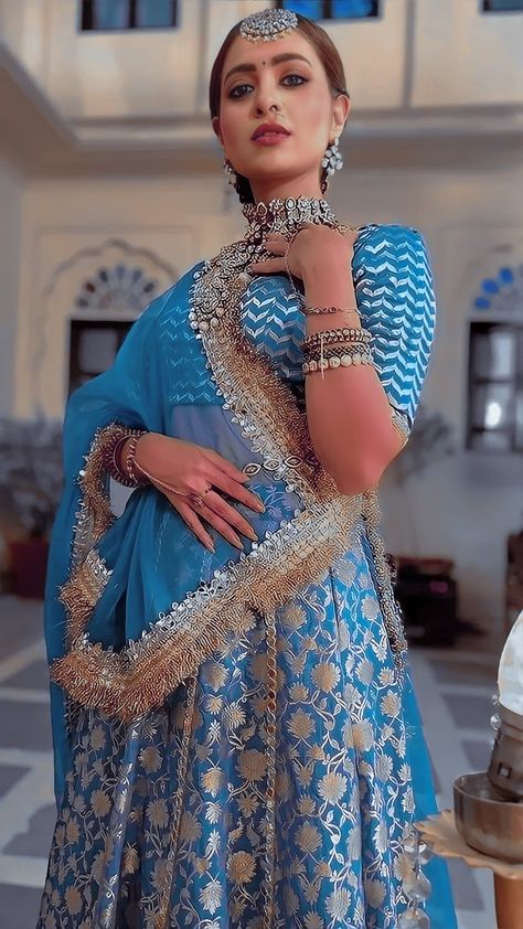 Blue Poshak Rajputi, Karishma Sawant Yrkkh Dress, Karishma Sawant, Rajasthani Lehenga, Yrkkh Abhira, Designer Anarkali Dresses, Orange Suit, Wedding Lehenga Designs, Traditional Beauty