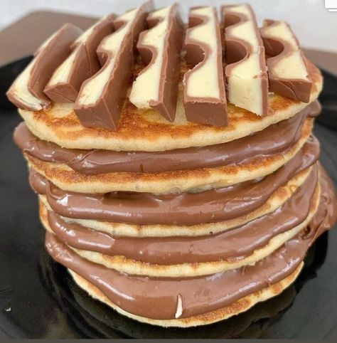 Chocolate Pancakes, Chocolate Heaven, Food Babe, Food Therapy, Yummy Comfort Food, Think Food, Sweet Snacks Recipes, Food Drinks Dessert, Delicious Snacks Recipes