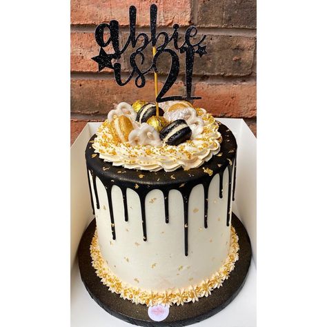 Black And Gold Sheet Cake, White Black And Gold Cake, Black And Golden Cake Birthday, Gold Buttercream Cake, Gold Buttercream, Black And Gold Birthday Cake, Retirement Party Cakes, Gold And White Cake, Black And Gold Cake