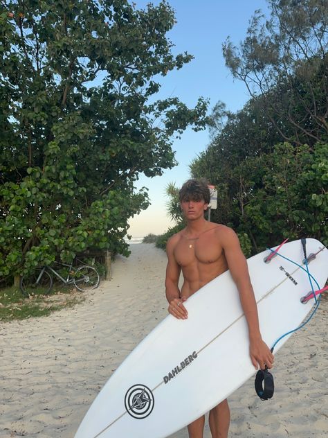 Surfer Boy Aesthetic Outfit, Surfer Boys Style, Surfer Boy Aesthetic, Boys Aesthetic Outfits, Surf Boy, Surfer Aesthetic, Hot Surfers, Surfer Guys, Surfer Boy Style