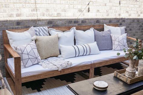 EASY AND AFFORDABLE DIY OUTDOOR SOFA – Stay Home Style Diy Outdoor Sectional Cushions, Porch Sofa Ideas, Diy Patio Sofa Easy, Outdoor Sofa Diy Easy, Diy Patio Daybed, Diy Outdoor Sofa Easy, Patio Sofa Outdoor, Diy Garden Sofa, Townhouse Front Porch Ideas