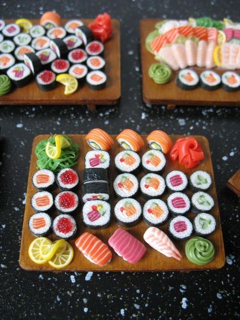 Sushi Polymer Clay, Clay Food Ideas, Sushi Clay, Polymer Clay Sushi, Clay Sushi, Dessert Sushi, Miniture Food, Barbie Food, Clay Magnets