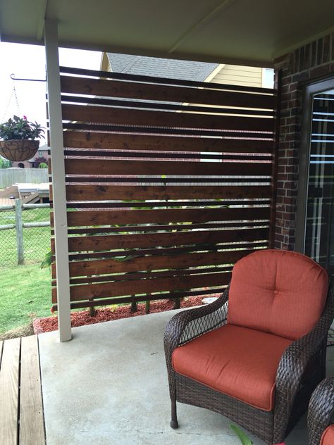 Outdoor Patio Wood Wall, Diy Wind Block For Patio, Back Porch Privacy Wall, Wind Screen For Patio, Wind Blockers For Patio, Porch Wind Block Ideas, Wind Blocking Ideas Patio, Deck Wind Break Ideas, Wind Block Ideas Patio