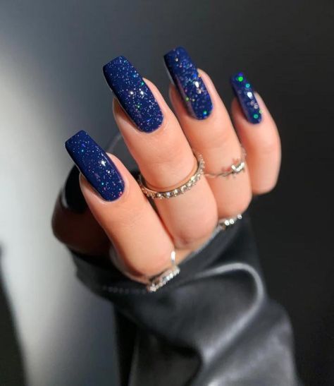 Dark Blue Nails, Blue Glitter Nails, Blue Acrylic Nails, Nail Colors Winter, Blue Nail, New Year's Nails, Silver Nails, Holographic Nails, Prom Nails