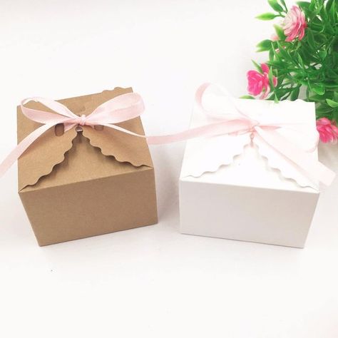 30pcs/lot Kraft Paper Square Candy Box Rustic Wedding Favors Candy Holder Bags Wedding Party Gift Bo Wedding Favors Candy, Cake Jewelry, Snack Boxes, Letter Model, Cardboard Box Crafts, Candy Wedding Favors, House Moving, April Fool, Craft Packaging