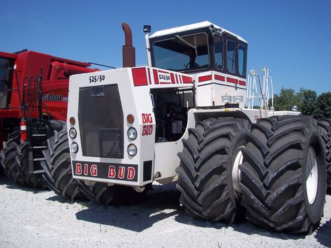 Big Bud 525/50 from the left Big Tractors, Tractor Accessories, New Tractor, Classic Tractor, Ford Tractors, Work Horses, Farm Machinery, Ranch Life, Construction Equipment