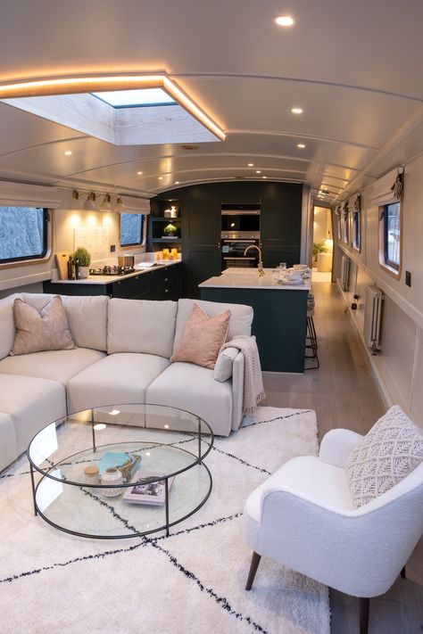 House Boat Interior, Wood Boat Interior, Houseboat Ideas, Barge Interior, Canal Boat Interior, Camper Renovations, Luxury Houseboats, Narrowboat Interiors, Luxury Yacht Interior