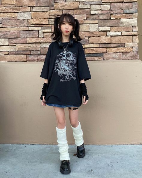 Oversized Shirt Outfit, Anime School, Cosplay Kawaii, Grunge Outfit, Girl Cat, Alt Outfits, Mia 3, Tomboy Style Outfits, Outfit Look