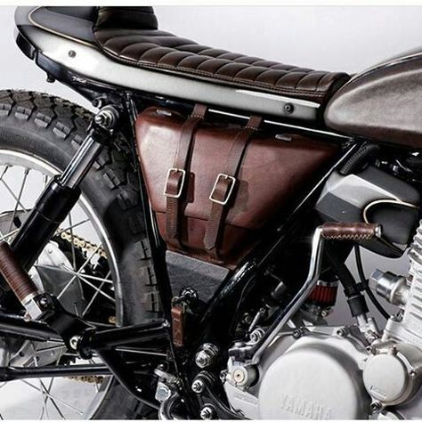 #houseofvdm❤ #love Moto Guzzi Cafe Racer, Cafe Racer Parts, Cafe Racer Seat, Suzuki Cafe Racer, Yamaha Sr400, Cafe Racer Moto, Moto Scrambler, Motorcycle Saddlebags, Moto Cafe