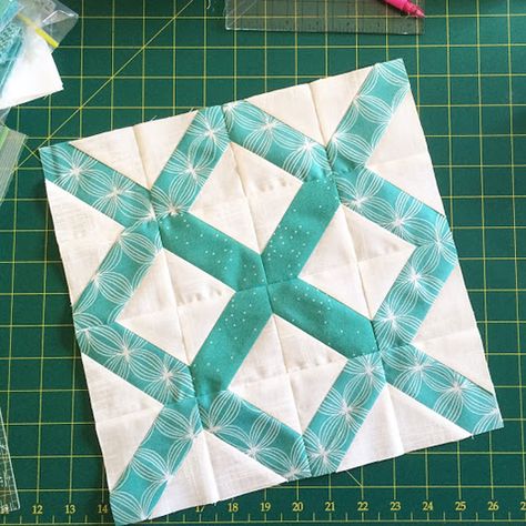 The Lattice Quilt Block Crafts For Love, Lattice Quilt, Block Quilt, Cute Quilts, Quilt Block Tutorial, Quilt Block Pattern, Quilting For Beginners, Free Quilting, Quilt Block Patterns